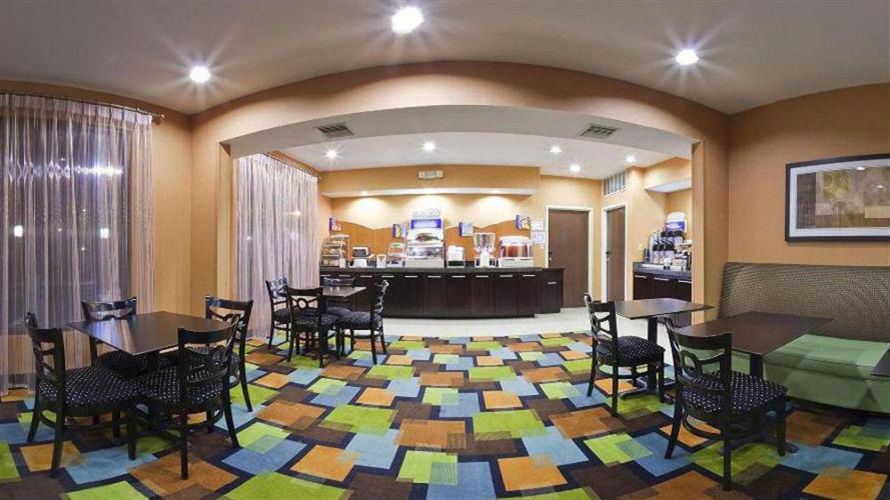 Holiday Inn Express Arlington Interstate 20 Parks Mall By Ihg Exterior photo
