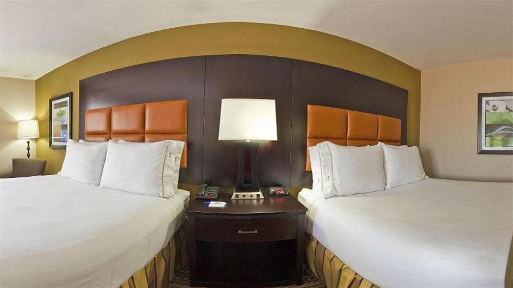 Holiday Inn Express Arlington Interstate 20 Parks Mall By Ihg Exterior photo
