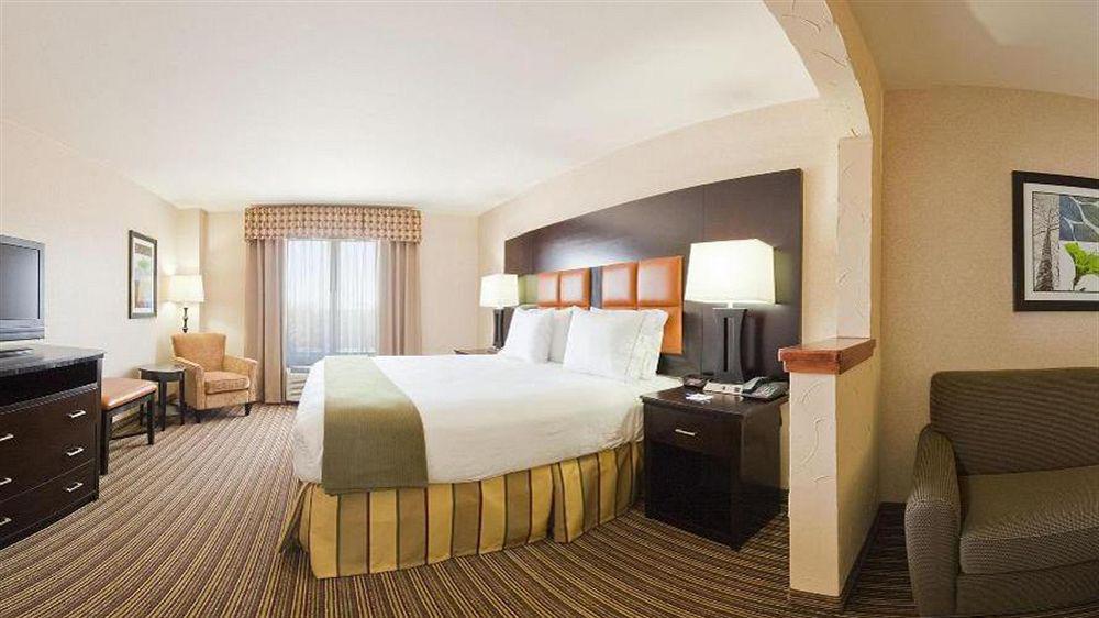Holiday Inn Express Arlington Interstate 20 Parks Mall By Ihg Exterior photo