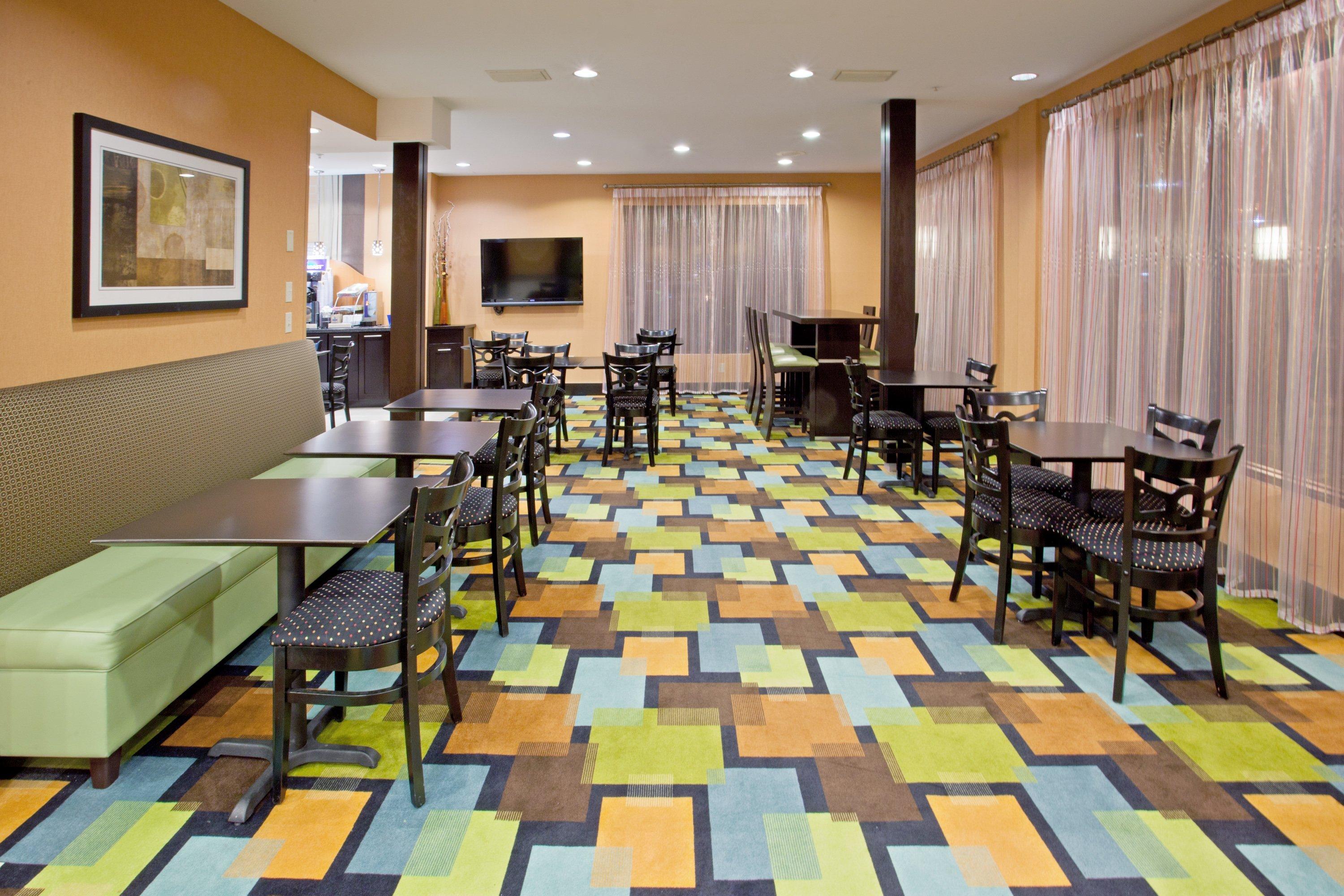 Holiday Inn Express Arlington Interstate 20 Parks Mall By Ihg Exterior photo