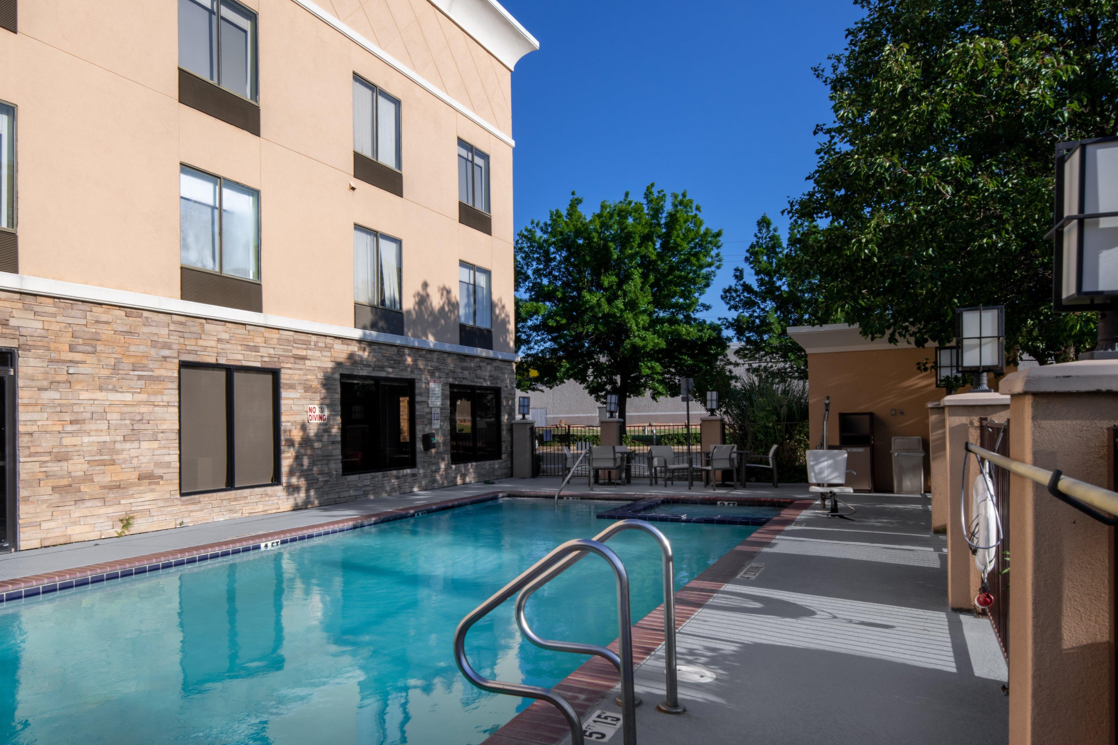 Holiday Inn Express Arlington Interstate 20 Parks Mall By Ihg Exterior photo