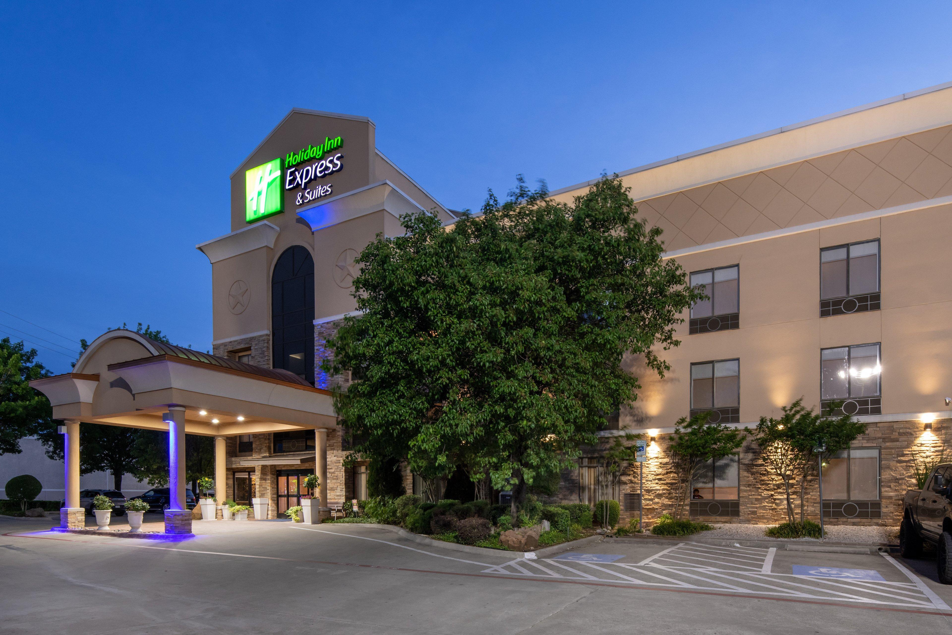 Holiday Inn Express Arlington Interstate 20 Parks Mall By Ihg Exterior photo