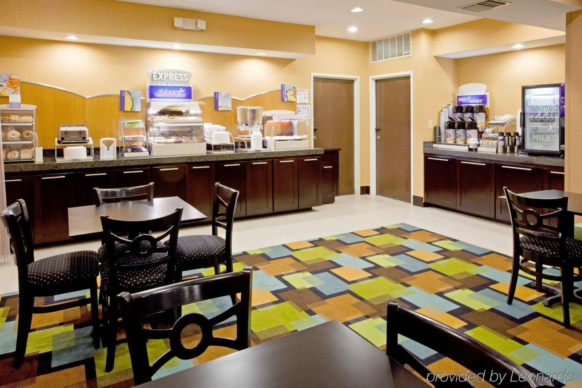 Holiday Inn Express Arlington Interstate 20 Parks Mall By Ihg Exterior photo